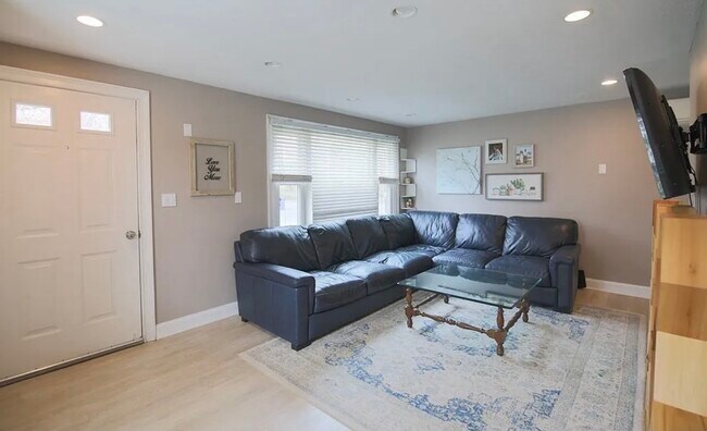 Living room - 69 E Shore Rd