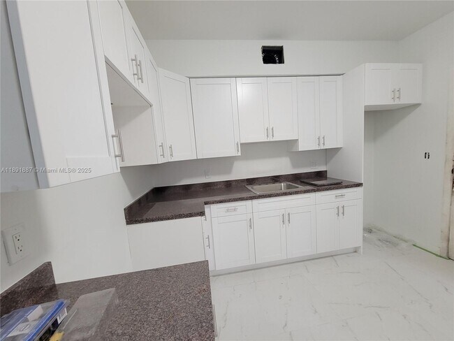 Foto del edificio - 2450 SW 5th St