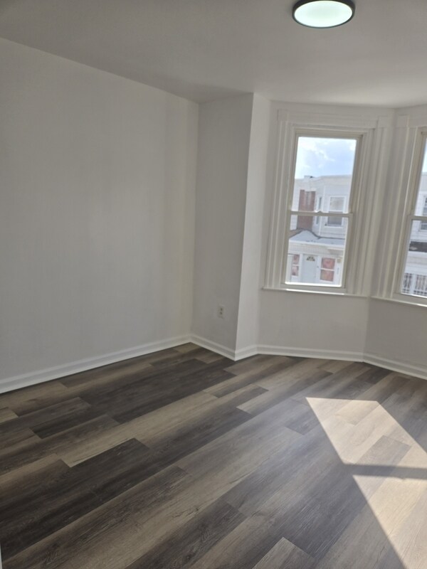 Foto del edificio - 6330 Regent St
