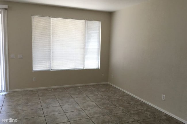Foto del edificio - 6619 W Golden Ln