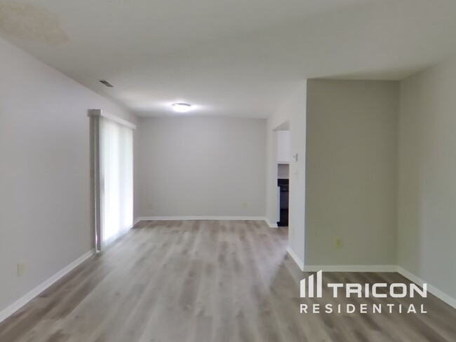 Building Photo - 6052 Draycott Drive Indianapolis IN