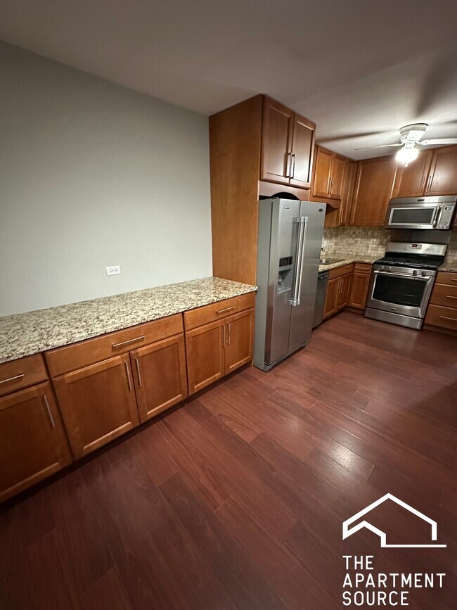 Building Photo - 696 Elm Pl