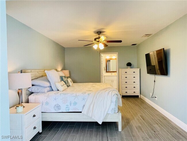 Building Photo - 5403 SW 3rd Ave