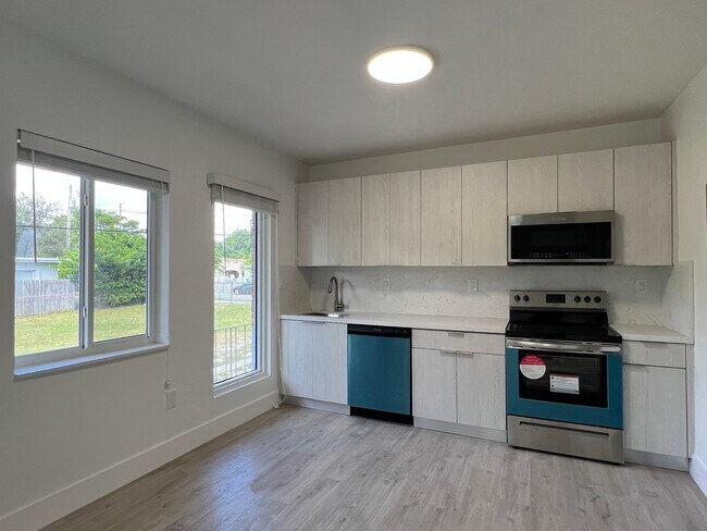 Building Photo - 246 NW 49th St