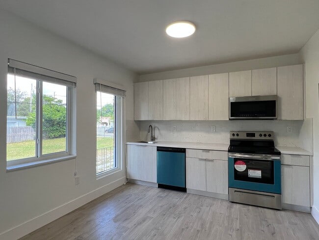 Photo - 246 NW 49th St House