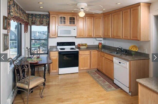 KITCHEN - 8 Alden St