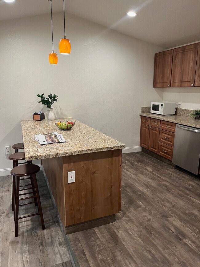 Foto del edificio - 13532 Wheeler Acres Rd