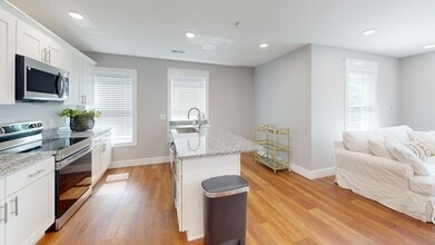 Building Photo - 1704 Highland Ave