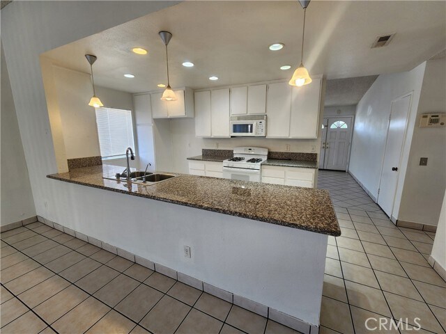 Building Photo - 1728 S Briar Ave