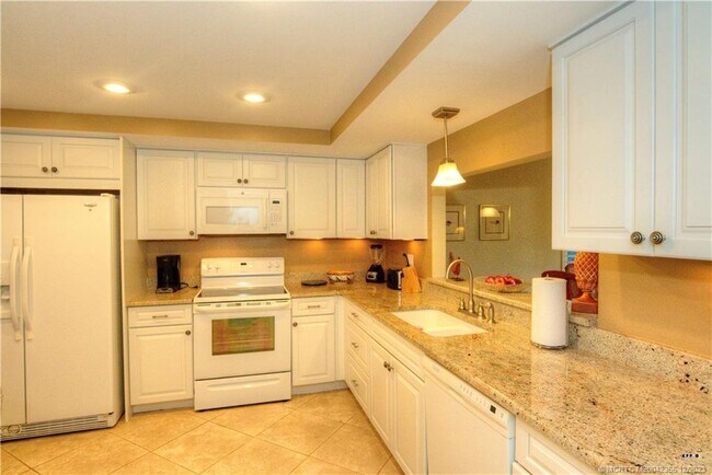 Building Photo - 5172 SE Club Way