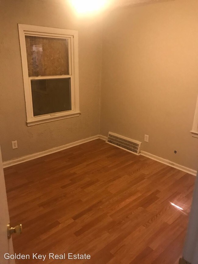 Building Photo - 3 br, 1 bath House - 12037 Auburn St