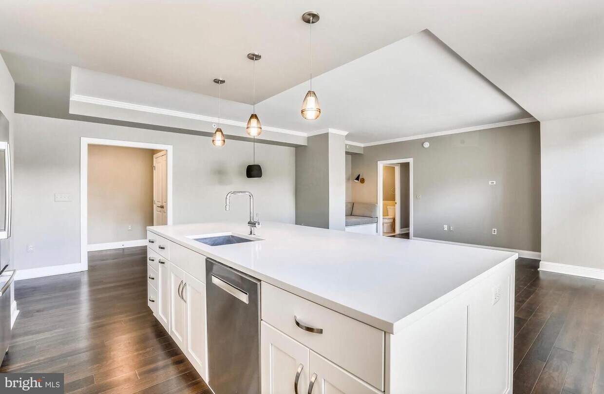 4915 Hampden Ln Unit 101, Bethesda, MD 20814 Room for Rent in