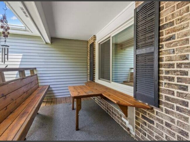 Building Photo - 3 Bedroom Townhome in Wheeling
