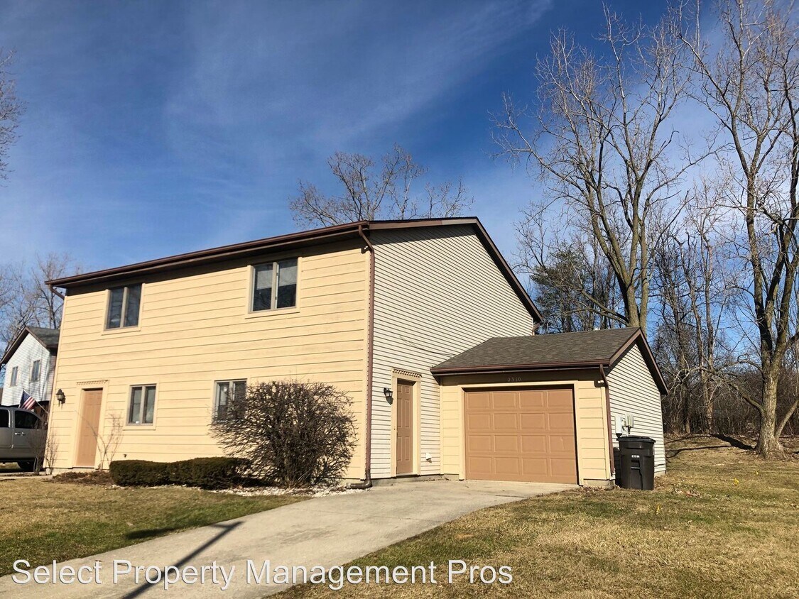 Primary Photo - 2310-2312 Versailles Village Pl