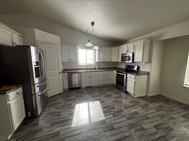 Building Photo - Eagle Mountain Single Family Home