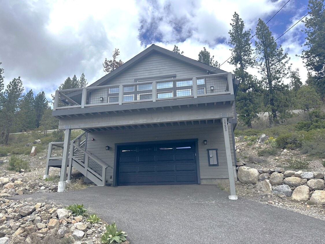 Primary Photo - Donner Lake Home for Rent