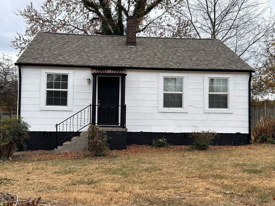 Primary Photo - 2-Bedroom 1-bath house Great Location
