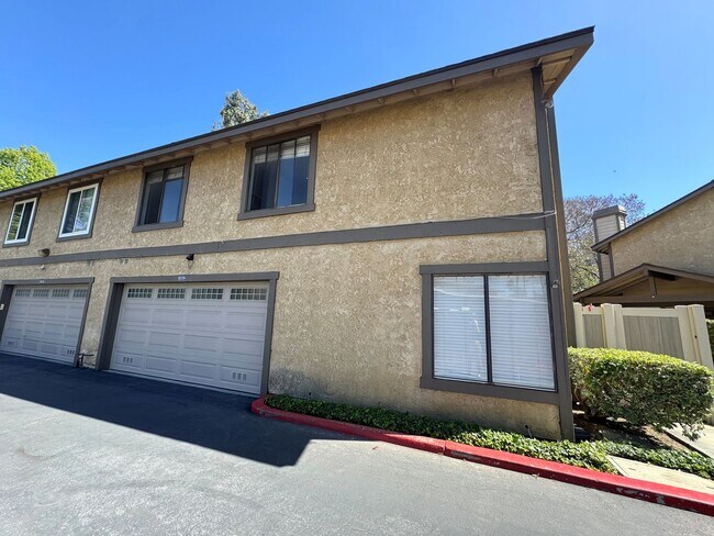 Foto del edificio - Serene River View Community in East Ventura!