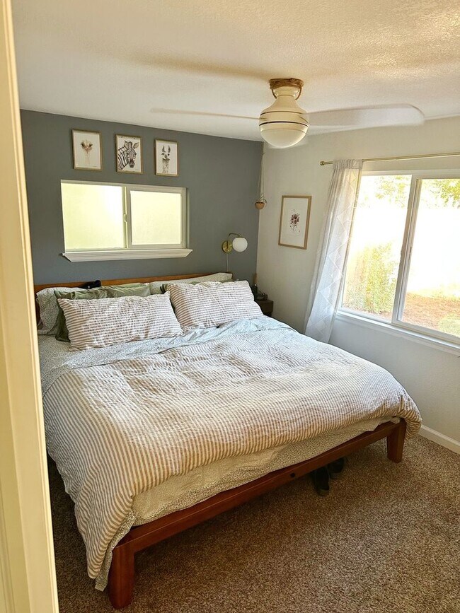 Foto del edificio - Downtown Loveland Home with Garage and Spa...