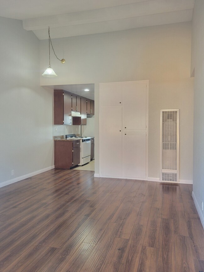 Building Photo - 1051 Dawson Ave