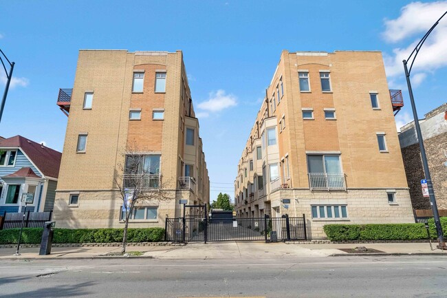 Building Photo - 3262 W Armitage Ave