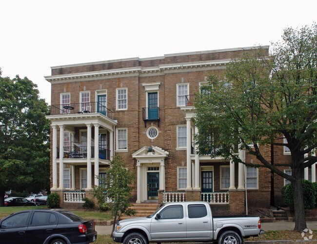 Foto del edificio - 711 N Arthur Ashe Boulevard