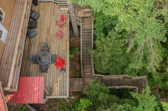 Building Photo - 33 Chem. du Lac-Clark