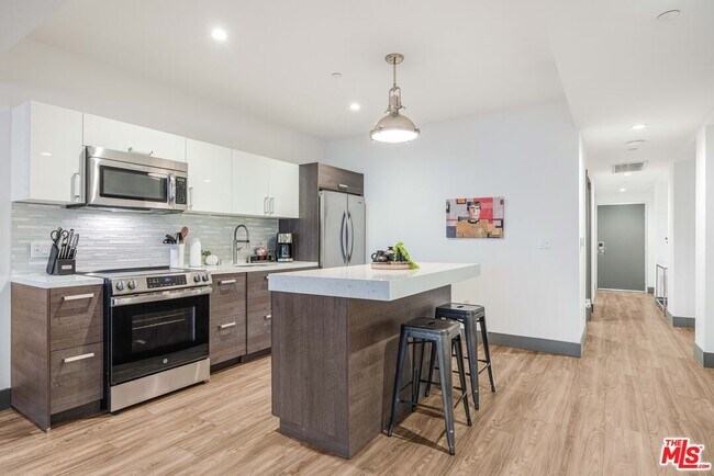 Foto del edificio - 932 S Hill St