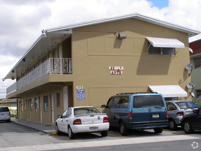 Building Photo - Hialeah Racetrack Apartments