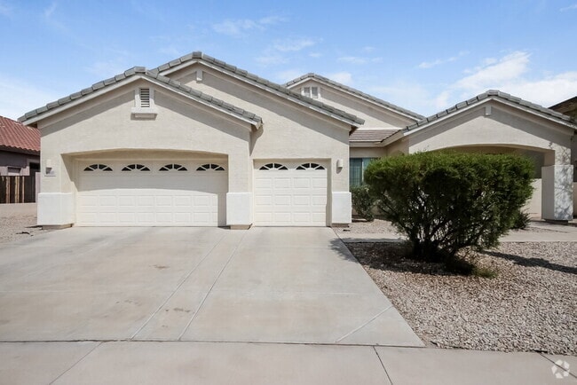 Building Photo - 2107 S Sabrina