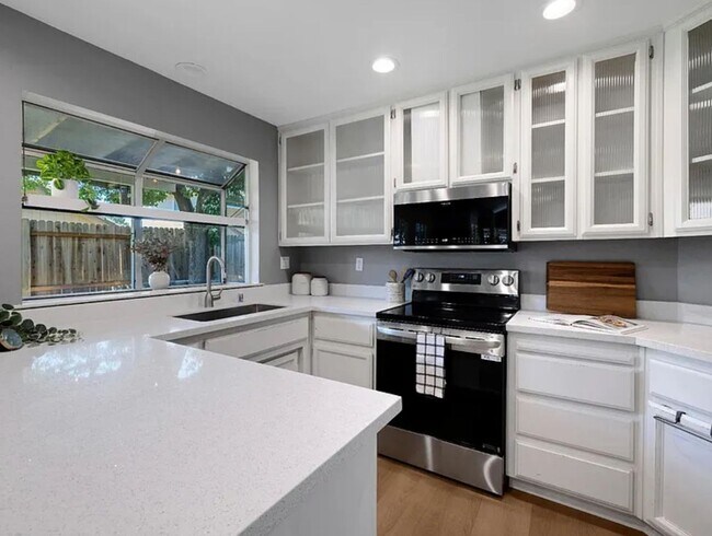 Foto del edificio - Lovely Nicely upgraded Rocklin Home