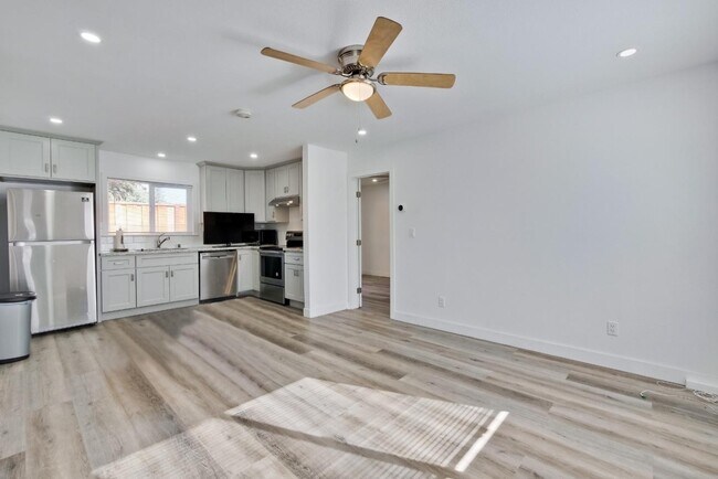 Foto del edificio - 5905 Sutton Park Pl