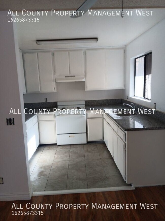 Building Photo - 2 Bedroom 1 Bathroom in Los Angeles
