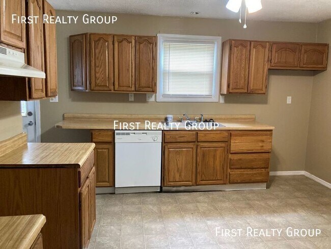Building Photo - 3 Bedroom 1 Bath home for rent in Franklin...
