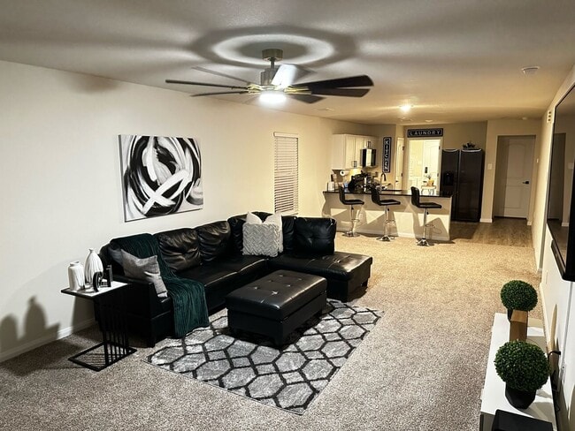 Building Photo - Your New Home Awaits: 3 Bedroom and 2 Bath...