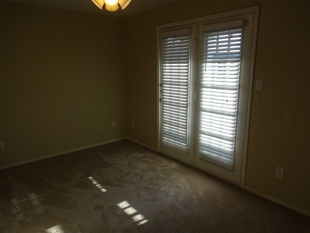 Foto del edificio - 2844 Deerfern Ln