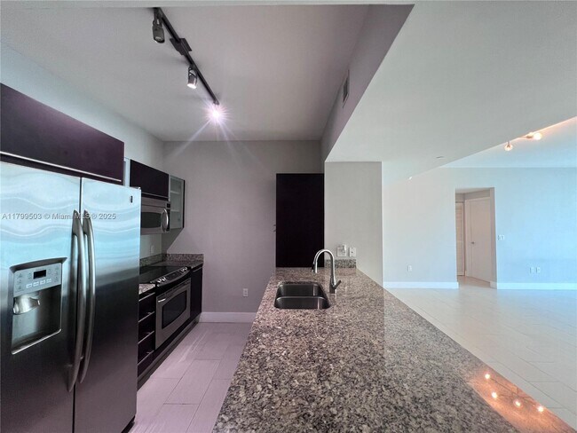 Foto del edificio - 950 Brickell Bay Dr