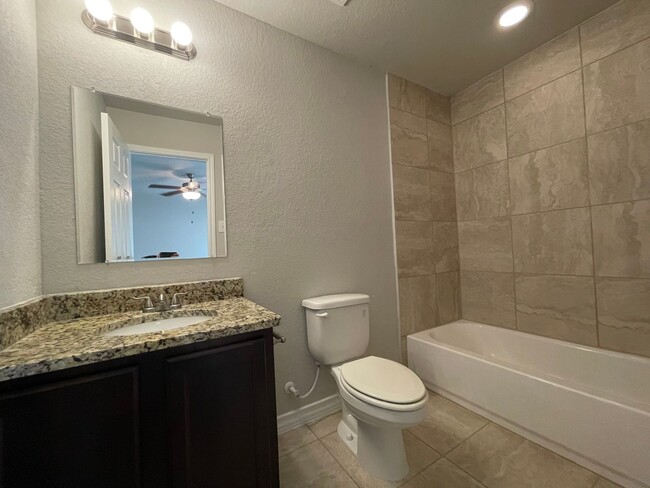 Building Photo - Townhome for Rent