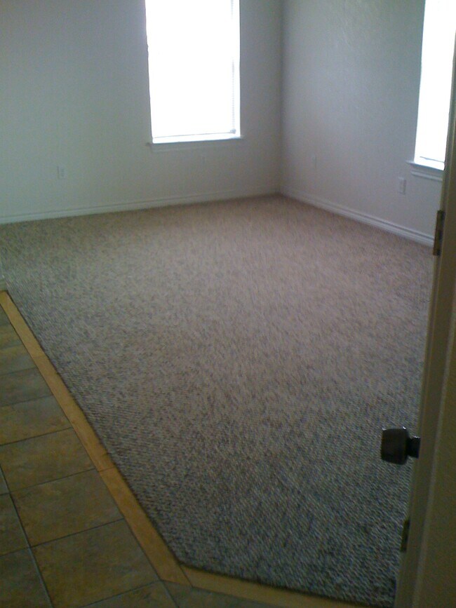 Foto del edificio - 111 E 3rd St