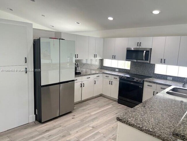 Foto del edificio - 17888 SW 14th St