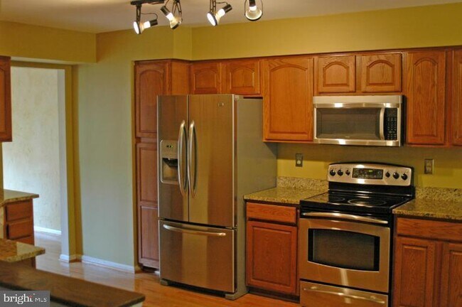 Building Photo - 1430 Wake Forest Dr