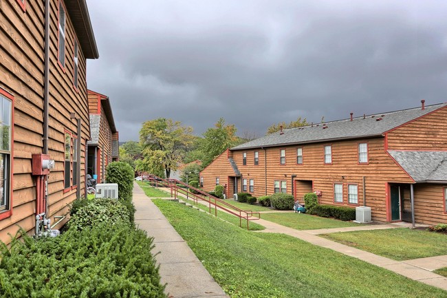 Building Photo - Cherry Grove Apts.