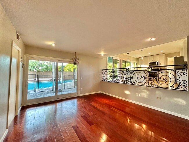 Building Photo - Elegant 3BR/2.5BA Home with Sparkling Pool!