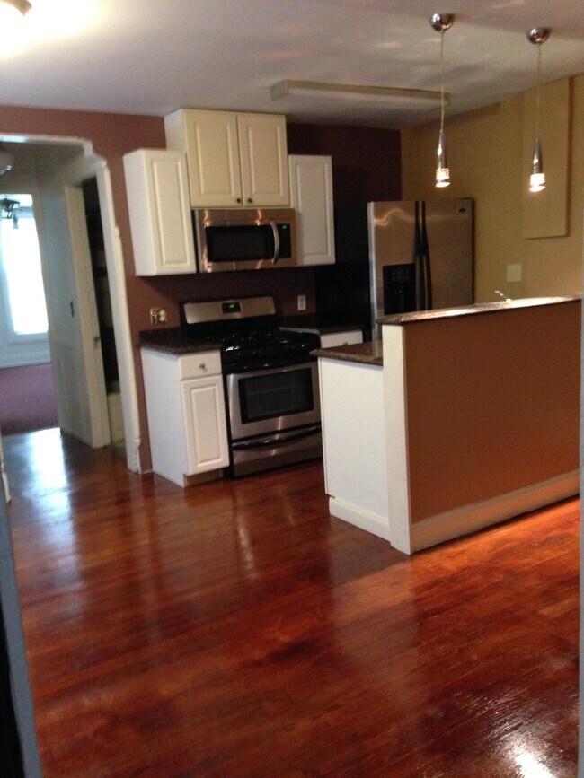 Building Photo - 2415 Vine St