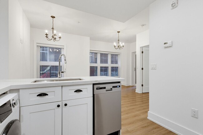 Photo du bâtiment - Trendy Unit with In Suite Laundry Durand