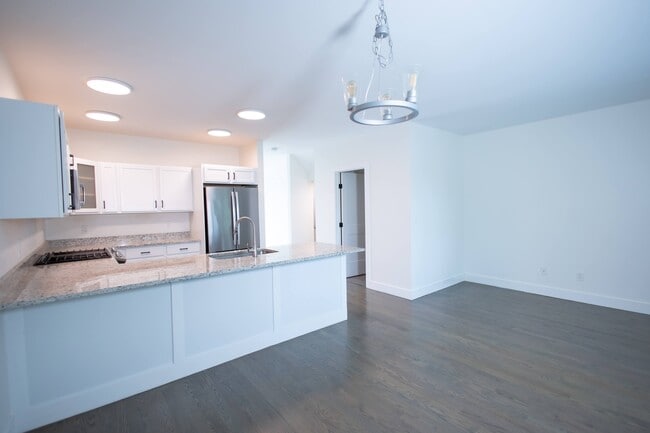 Building Photo - 301 Harbour Close