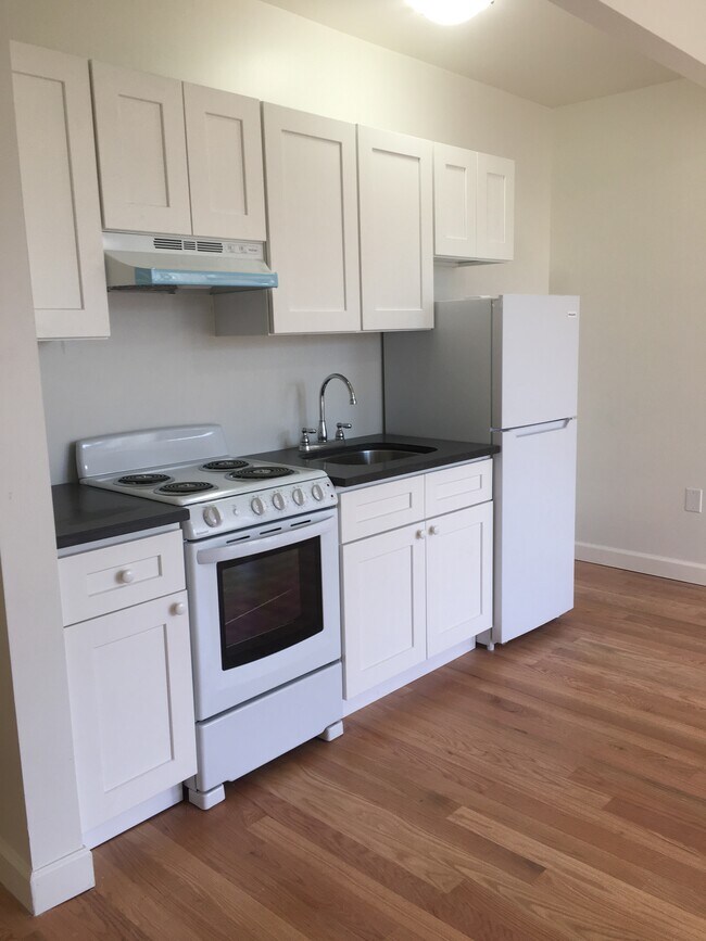 Kitchen - 3921 57th St