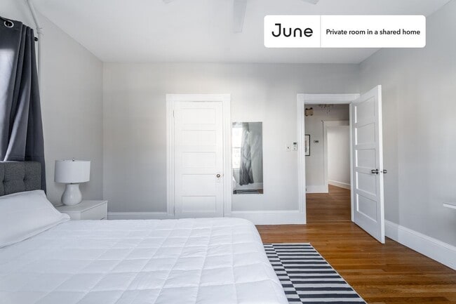 Foto del edificio - Room in Shared 3 bed/1 bath home