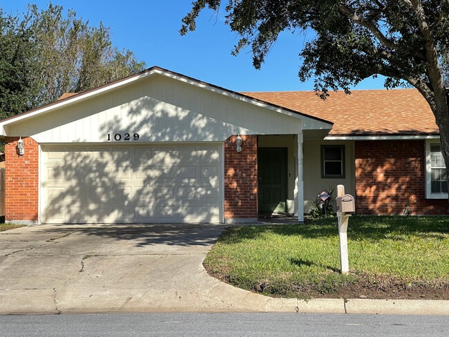 Building Photo - 1029 E Williamson Ave