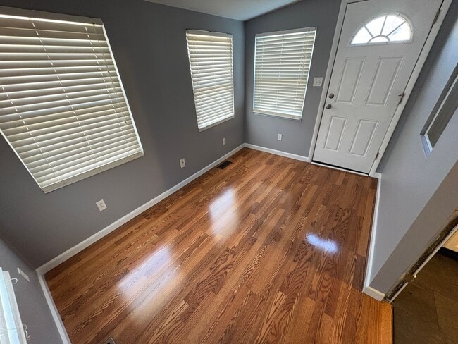 Photo - 1231 Hoyt Dr House